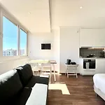 Out Saldanha Apartment Lisbon