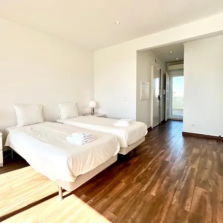 Out Saldanha Apartman *