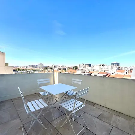 Out Saldanha Apartment Lisbon